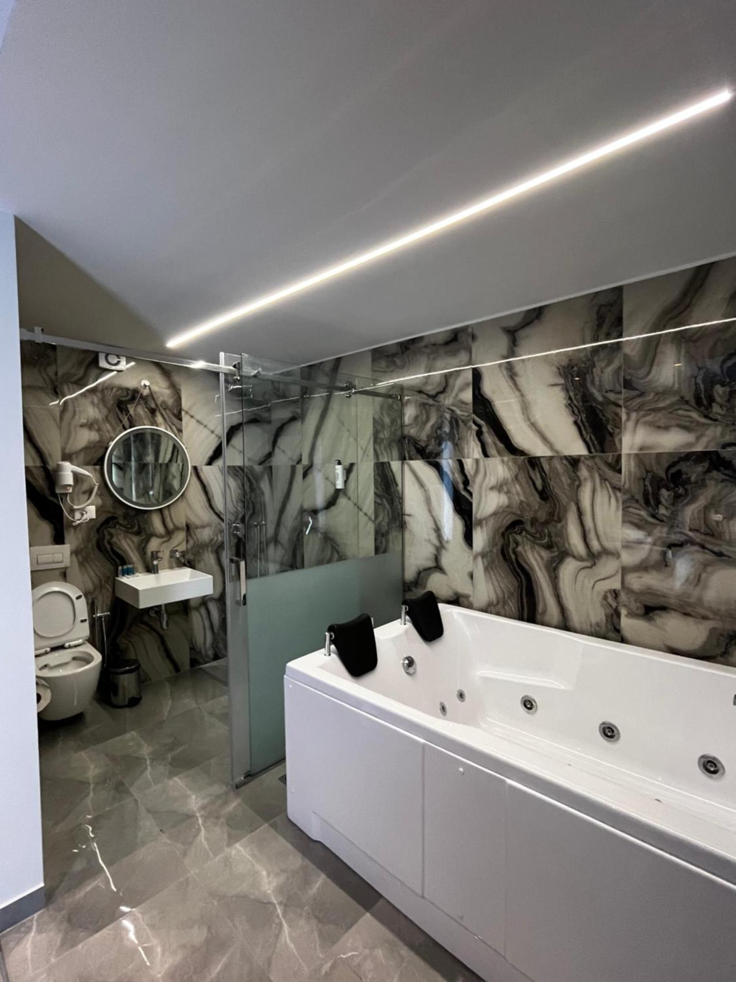 Leodori 3 Suites Shëngjin Buitenkant foto